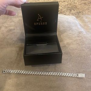 Men’s 9 inch round cut prong Cuban link bracelet NEVER WORN